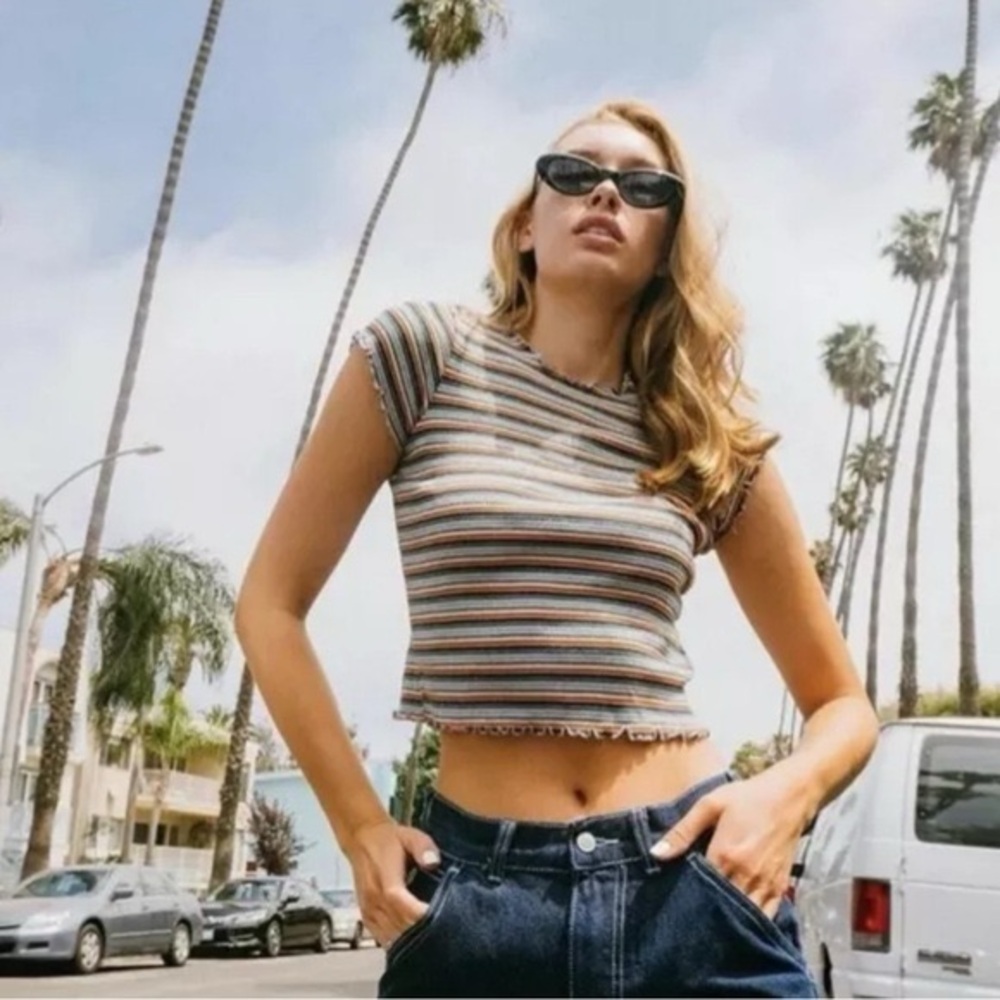 Brandy Melville Wynn Rainbow Stripe Lettuce Hem Scalloped‎ Baby Tee 80s/90s OS